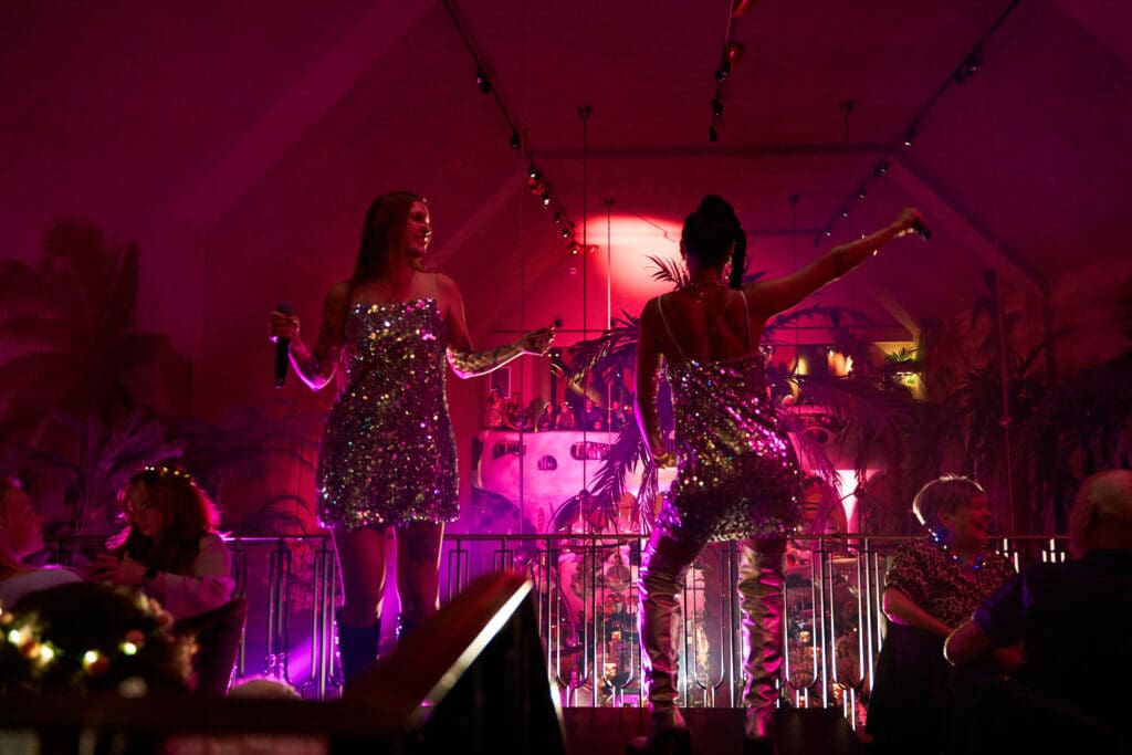 presentatrice inhuren live optreden gimmie gimmie abba show breda